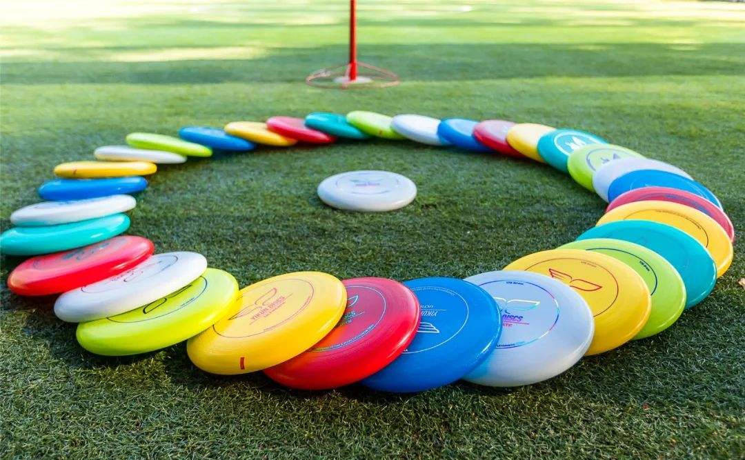 爱游戏娱乐平台-关于特色夜间灯光飞盘，趣味运动的视觉盛宴的信息