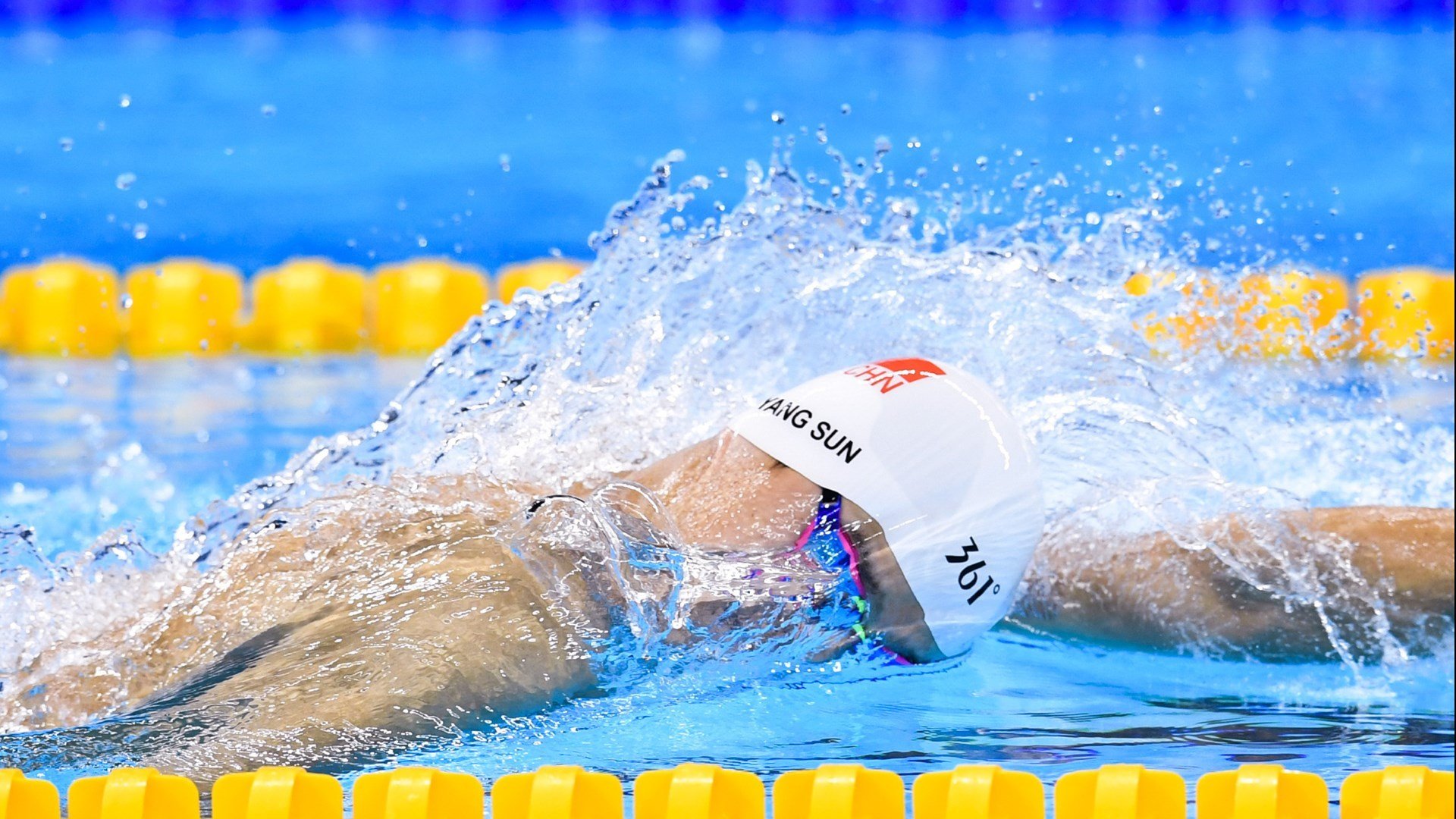 爱游戏体育-终场“绝杀歌”回顾：点燃球迷激情的瞬间，绝杀集锦